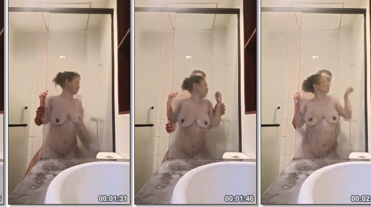 Ola Cewek Tobrut Ngewe Sambil Mandi Nempel di Kaca